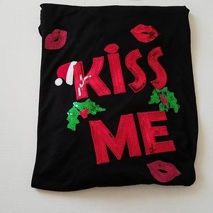 Isela Woman Kiss Me Pullover